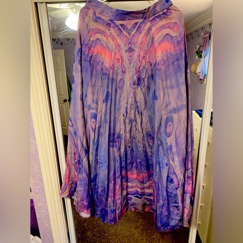 New lovely pleated maxi skirt with zipper size small